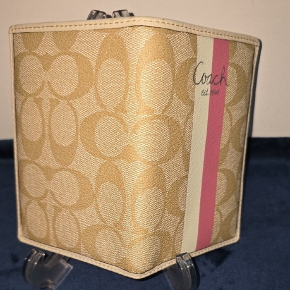 Coach Tan and Pink Signature  Pasaport - Picture 4 of 8
